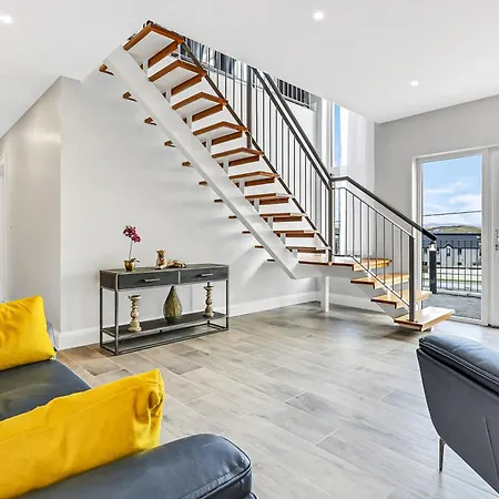 Bayview 4-bedroom Downings
