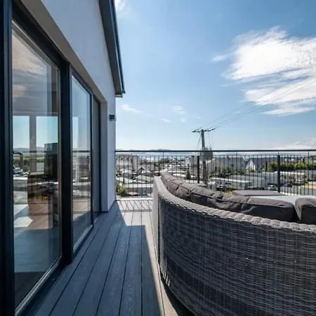 Bayview 4-bedroom Downings