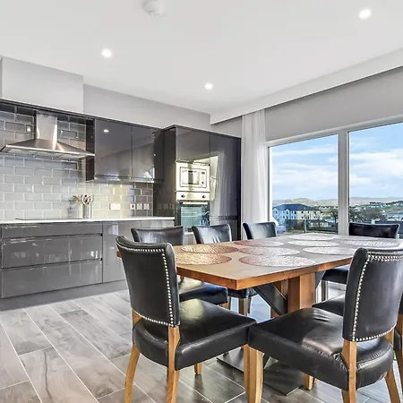 Bayview 4-bedroom Апартаменты *